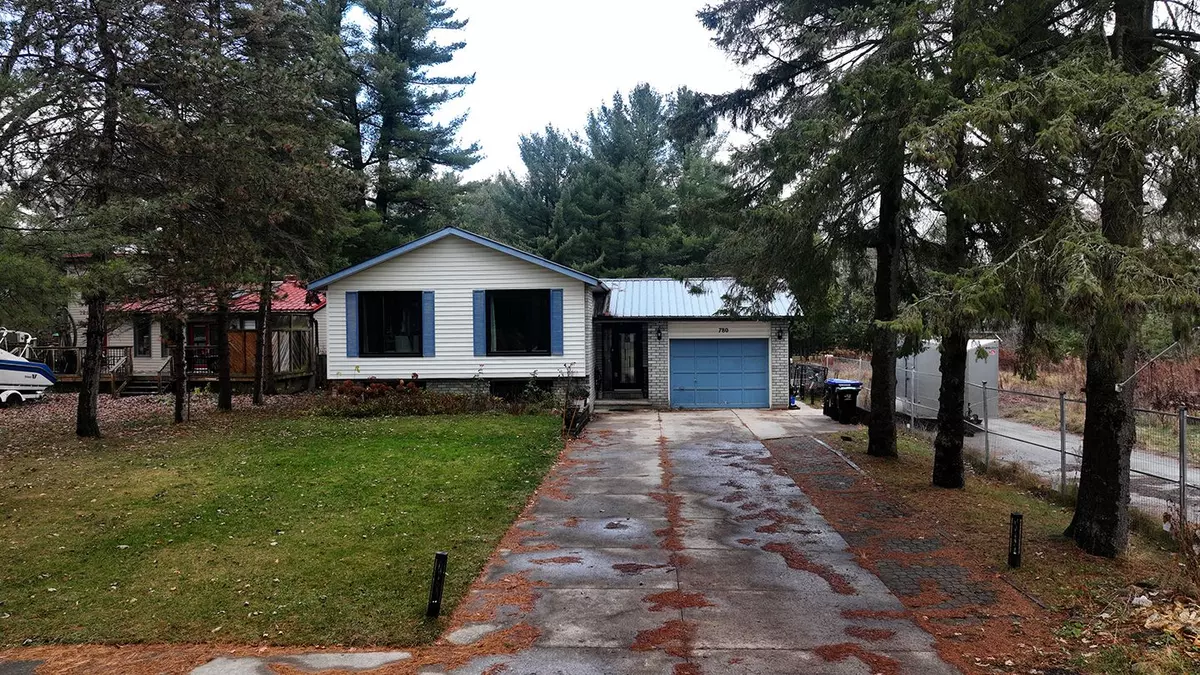 Innisfil, ON L9S 2K2,780 Pinegrove AVE