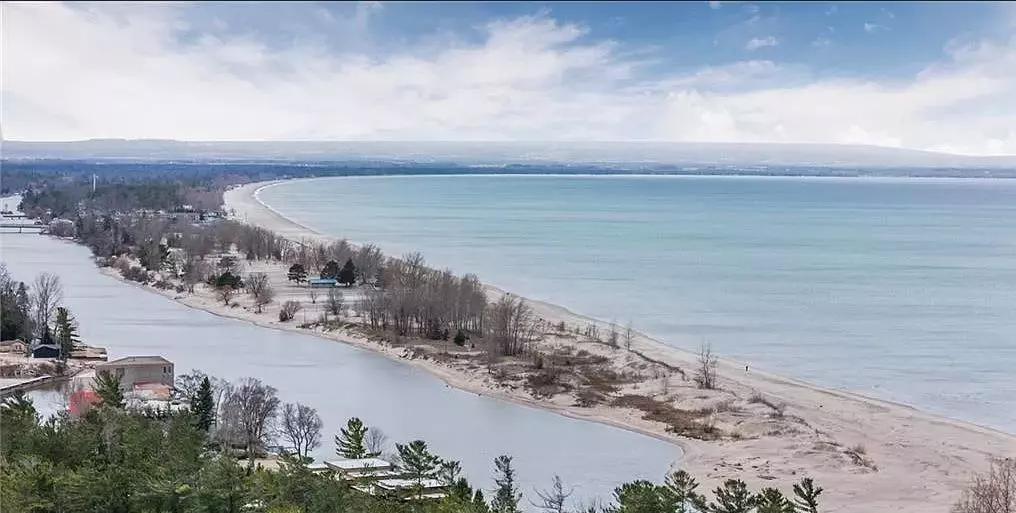 Wasaga Beach, ON L9Z 2M1,164 Santos LN