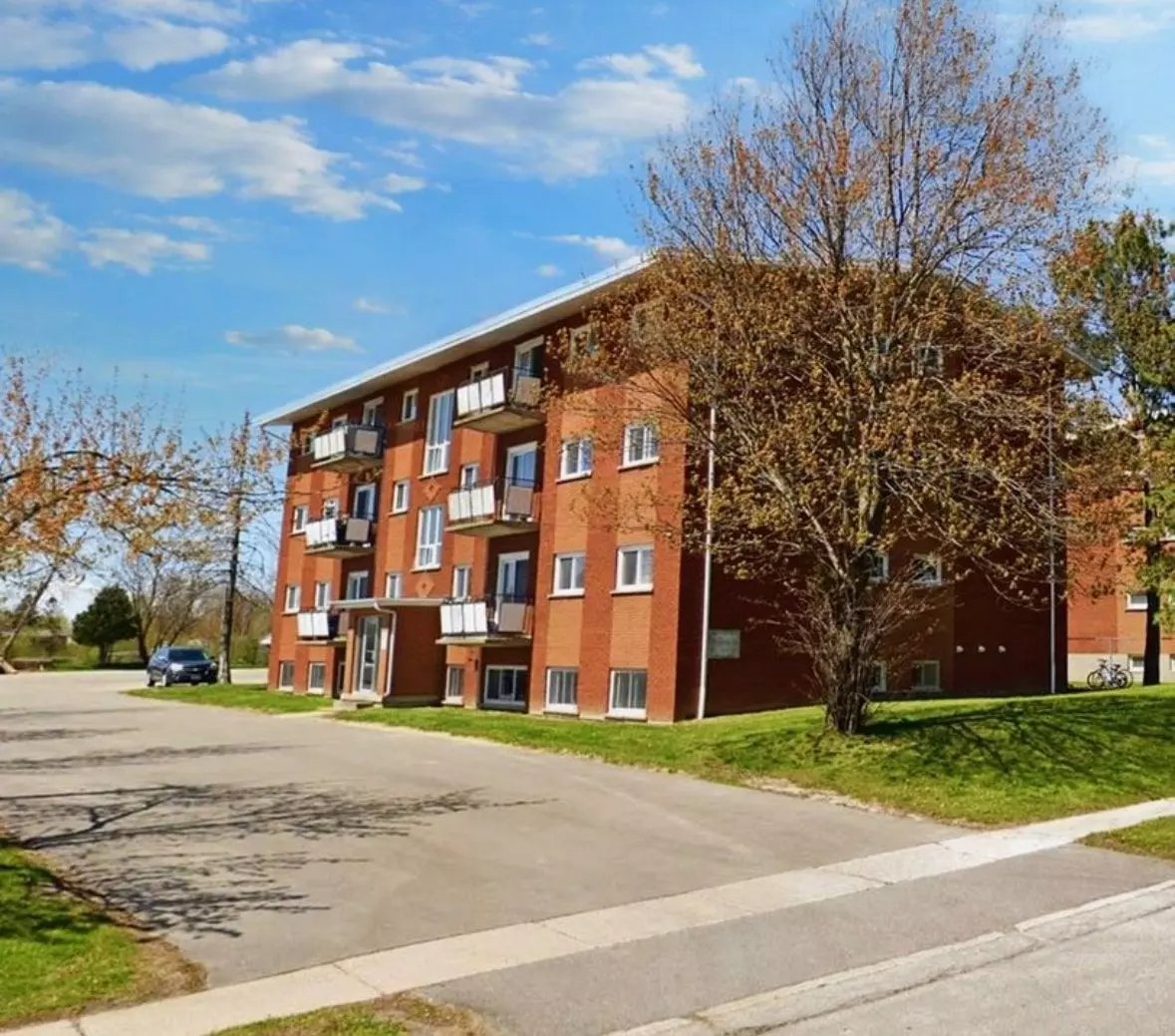 Guelph, ON N1E 1E7,12 Brant AVE #14