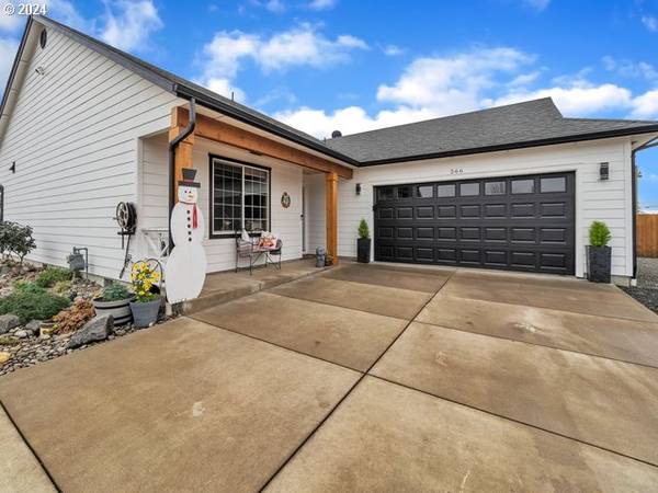 566 N 11TH ST, Aumsville, OR 97325