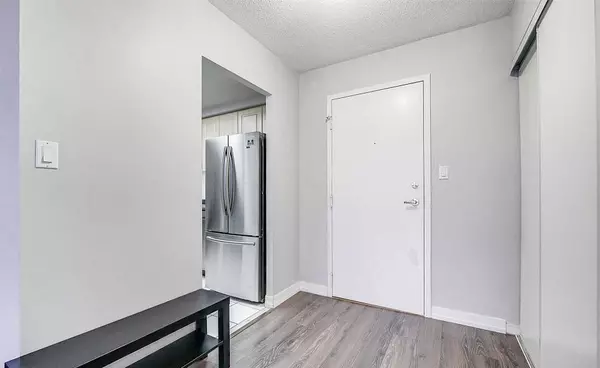 Mississauga, ON L5B 4B1,135 Hillcrest AVE #315