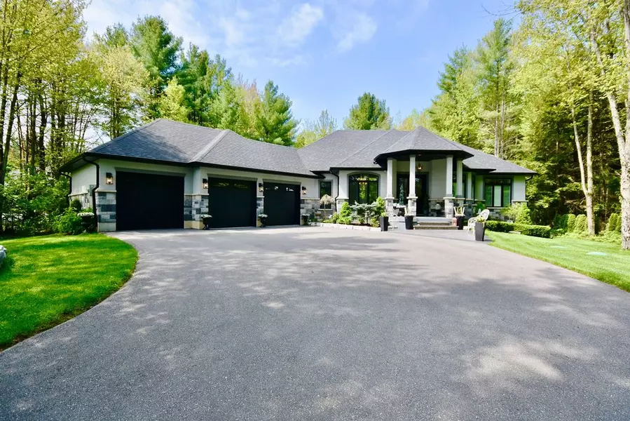 2 Sycamore CIR, Springwater, ON L0L 2K0