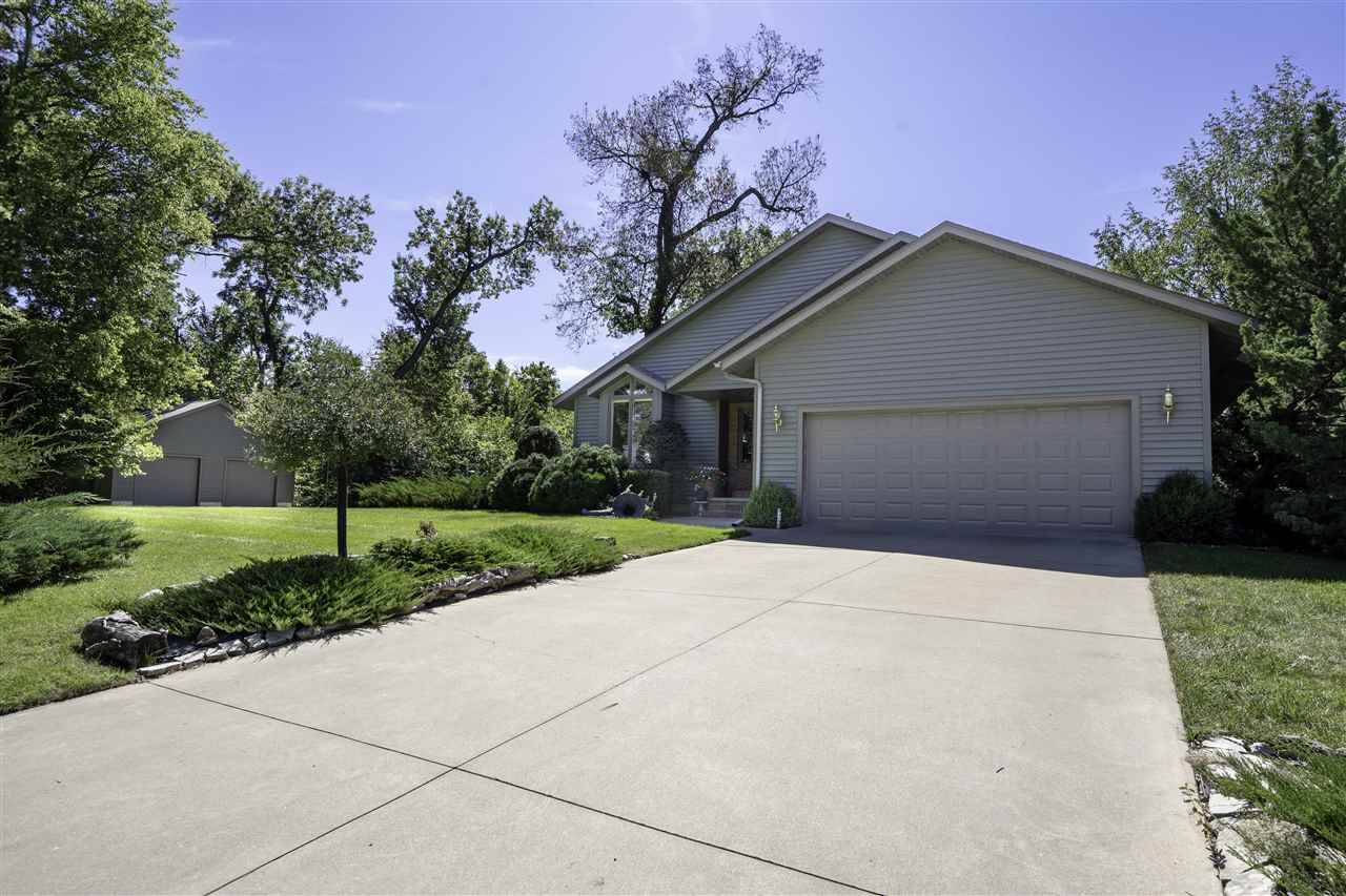 8801 Deer Crest Dr, Cedar Rapids, IA 52411
