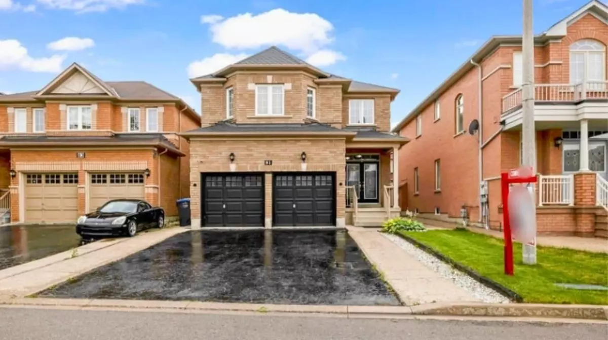 Brampton, ON L6P 0Z8,81 Turquoise CRES