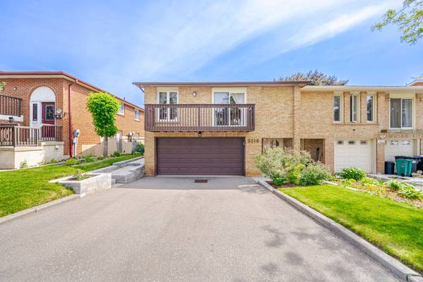 3218 McCarthy CT, Mississauga, ON L4V 3Z6