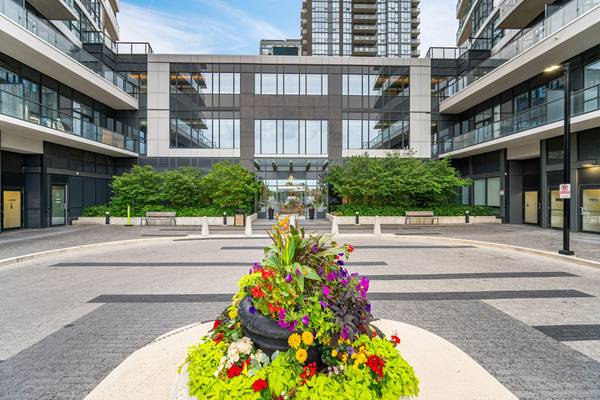 35 Watergarden DR #2415, Mississauga, ON L5R 0G8