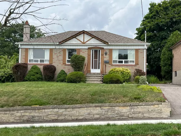 14 Hawkins DR, Toronto W04, ON M6M 2W6