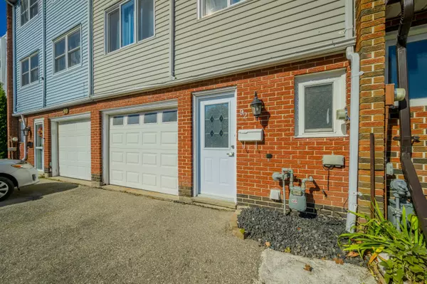 Kitchener, ON N2M 5A3,92 CHARLES BEST PL