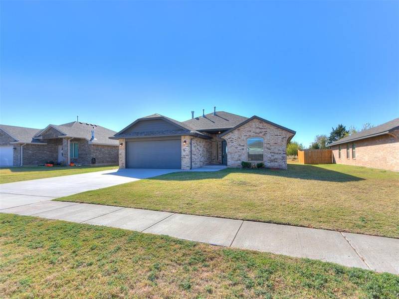 1020 E JackRabbit Lane, Mustang, OK 73064