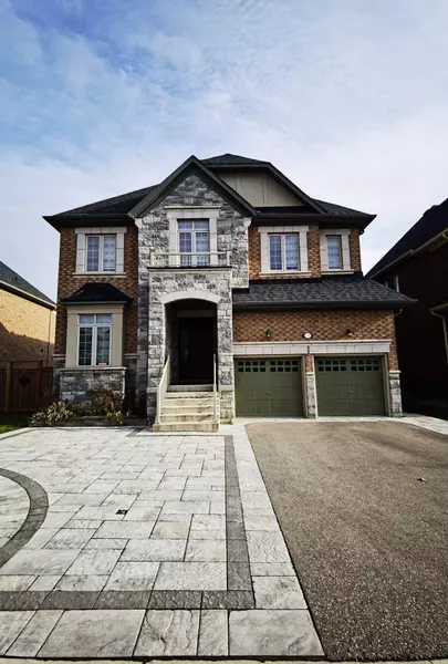 111 Mitchell PL, Newmarket, ON L3Y 0C7