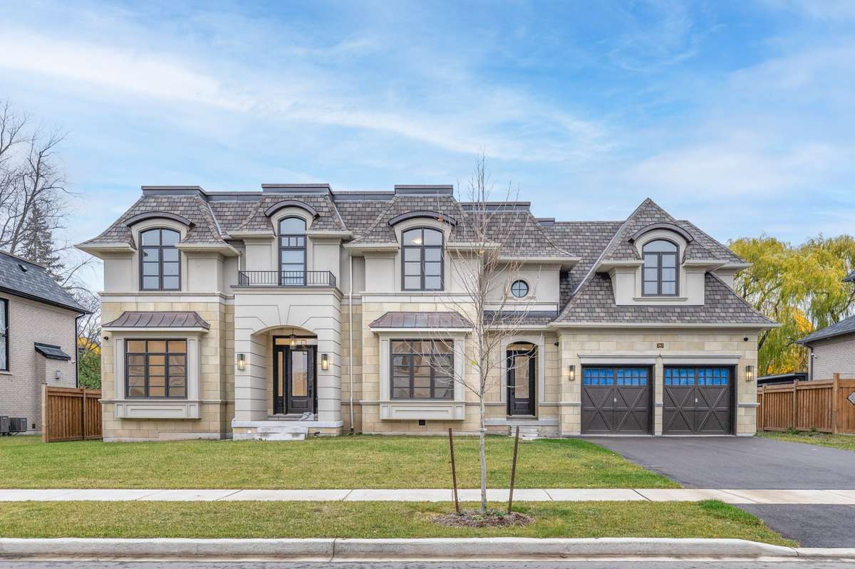 Oakville, ON L6L 6P2,243 Prince George CRES