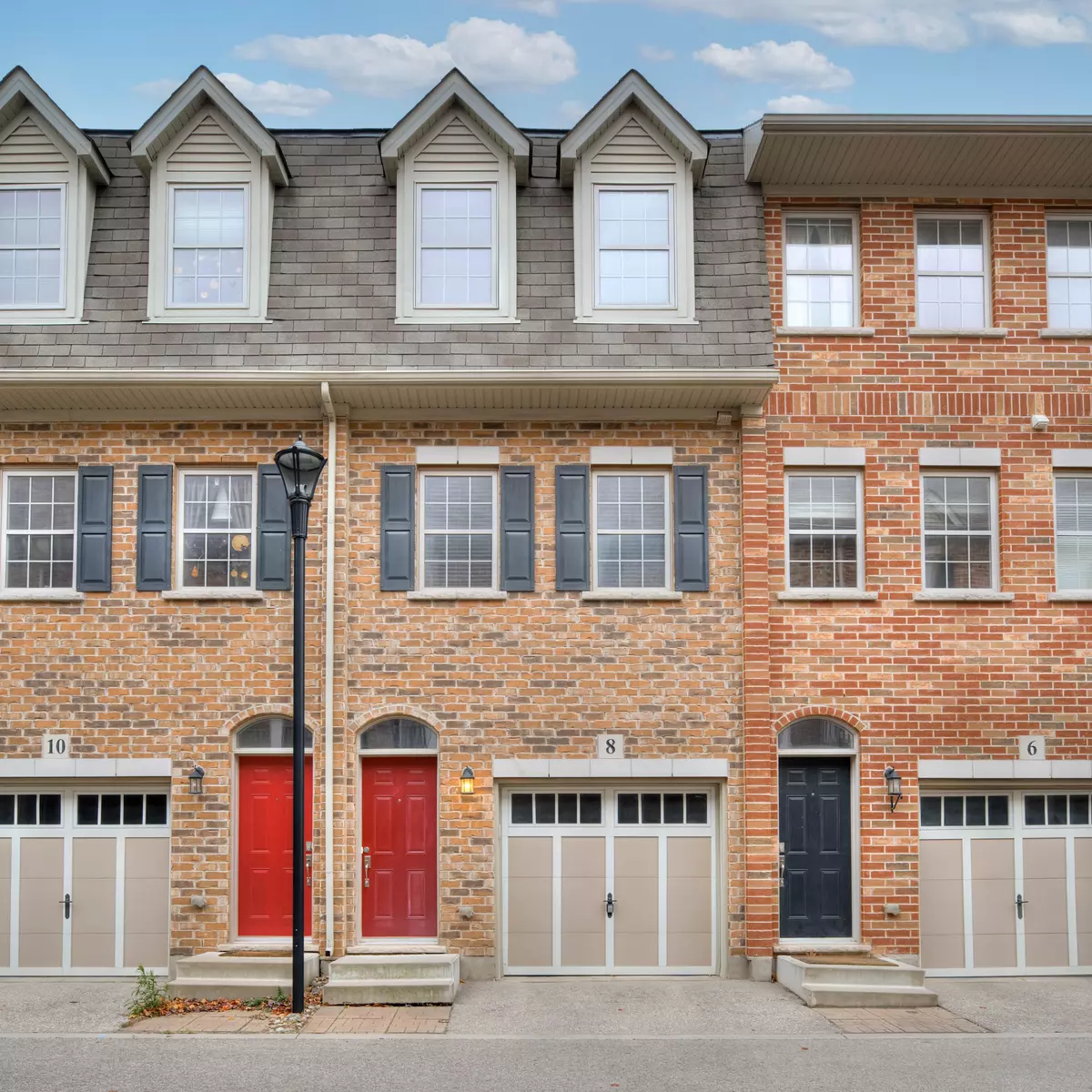 Kitchener, ON N2H 0B2,8 Cheltenham Mews