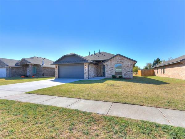 1020 E JackRabbit Lane, Mustang, OK 73064