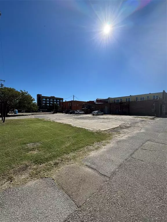 2403 Oak Street, Greenville, TX 75401