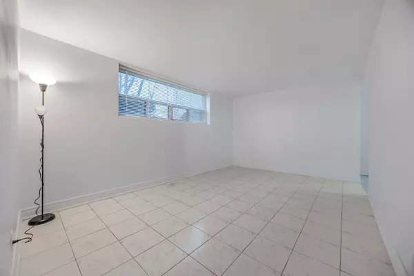 Oshawa, ON L1J 2A7,349 Frontenac AVE #Unit 3