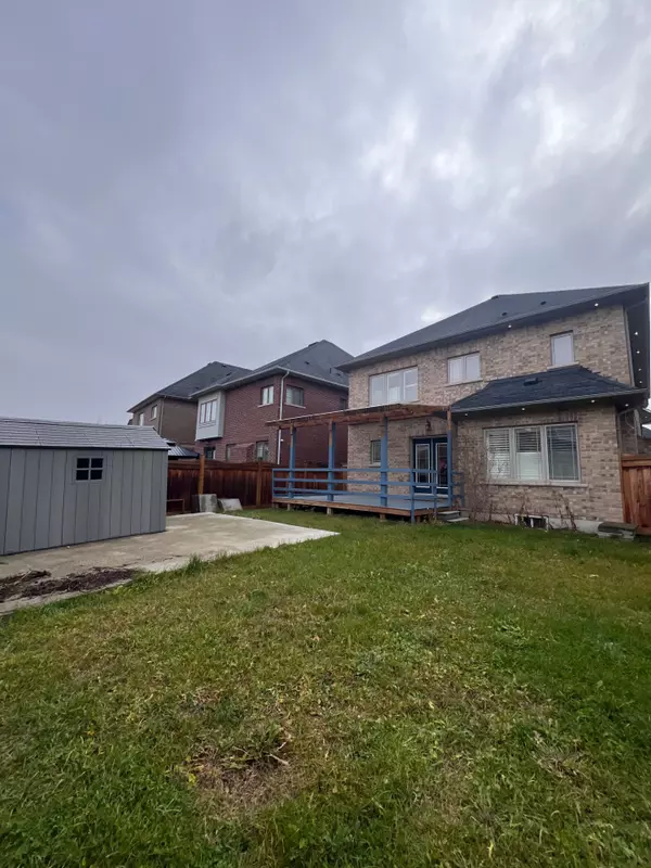 Brampton, ON L6P 4G2,8 Arda CRES