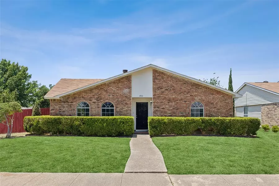 1901 Glencrest Lane, Garland, TX 75040