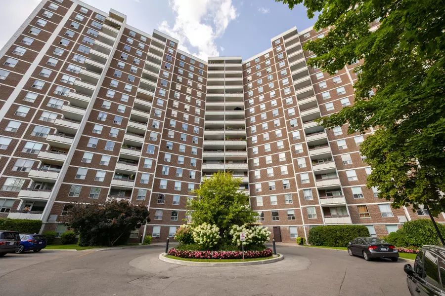 20 Edgecliff Golfway #618, Toronto C11, ON M3C 3A4