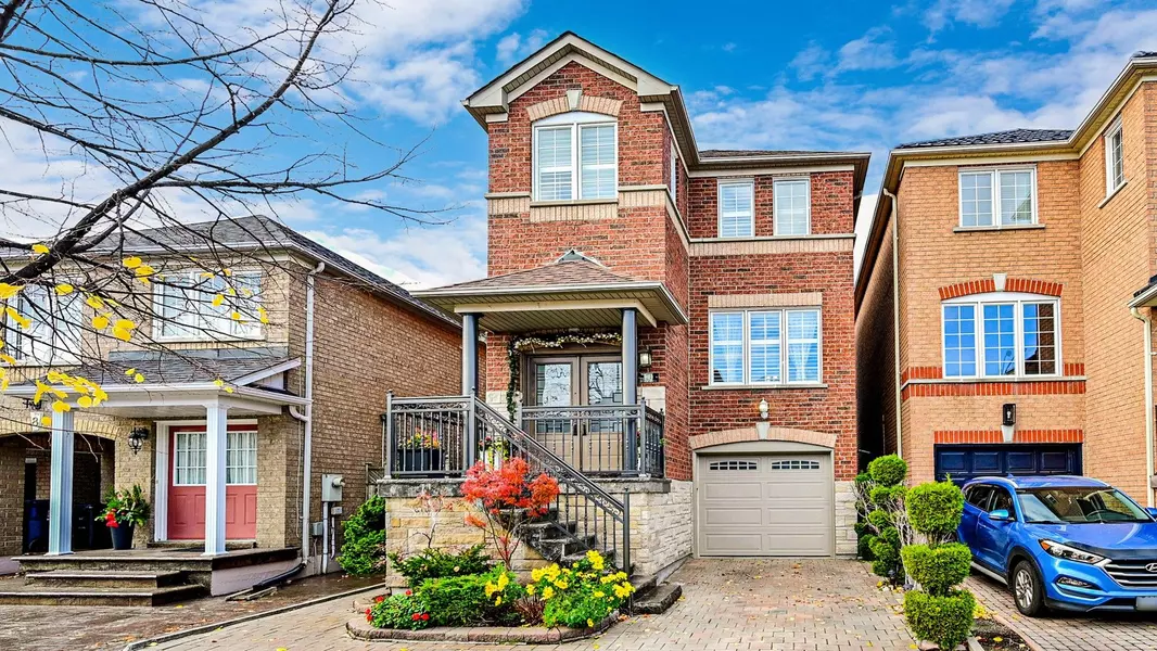 10 Via Cassia DR, Toronto W04, ON M6M 5K8