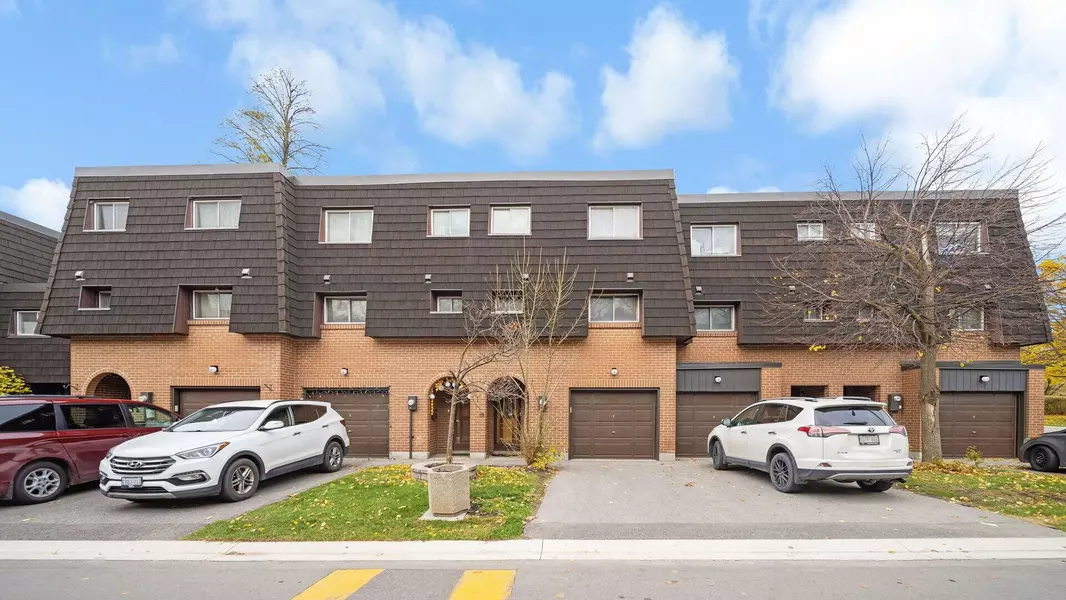 6 Darras CT, Brampton, ON L6T 1W7