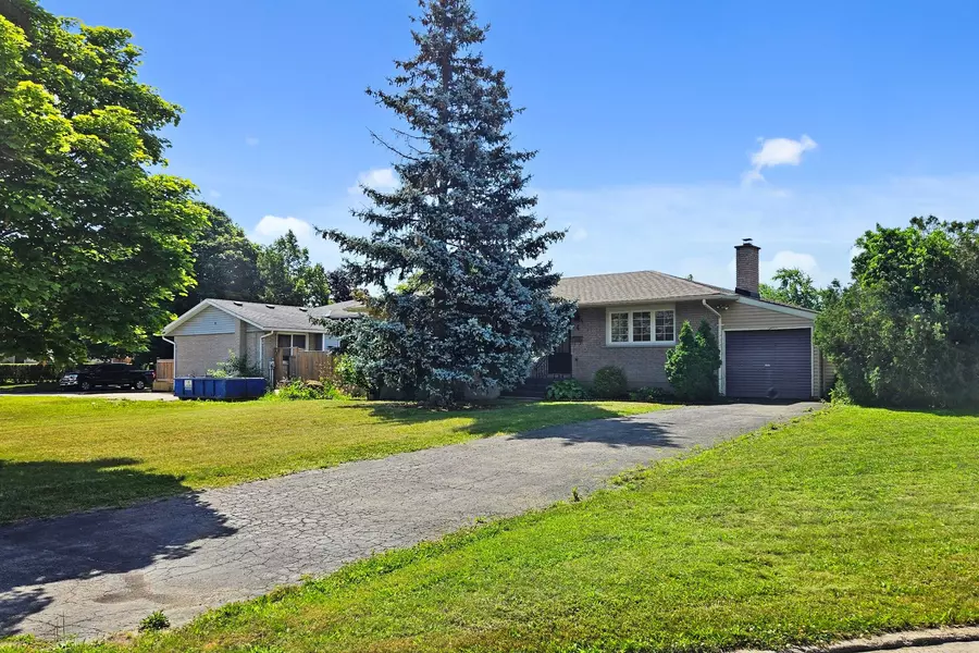 4 Chapman CT, St. Catharines, ON L2M 6H9