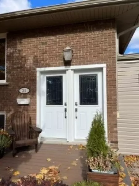 21 Nora CT, Cambridge, ON N3C 3N1