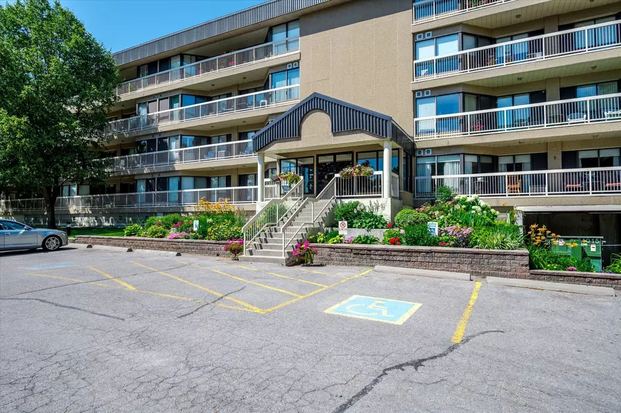 40 Auburn ST #107, Peterborough, ON K9H 2G2