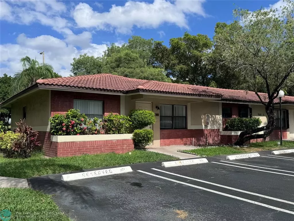 Coral Springs, FL 33071,9607 NW 4th St  #2A