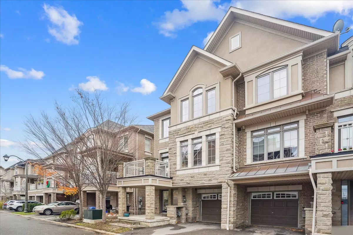 Oakville, ON L6M 0S4,2435 Greenwich DR #83