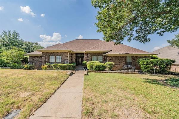 1215 Crest Drive, Colleyville, TX 76034