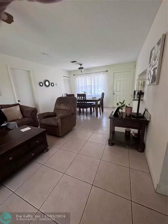 Coral Springs, FL 33071,9607 NW 4th St  #2A