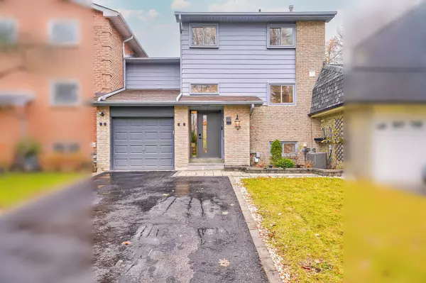 52 St Andrew's CT, Aurora, ON L4G 3B1