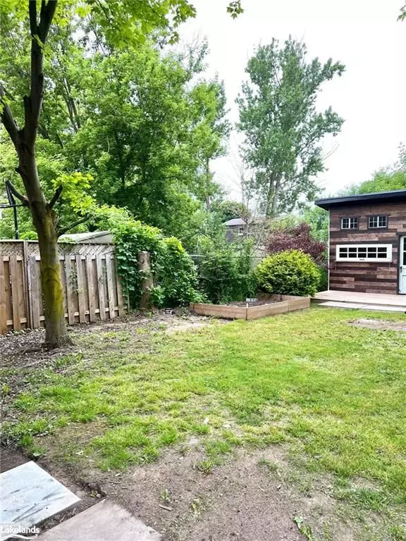 Collingwood, ON L9Y 4G1,42 COURTICE CRES