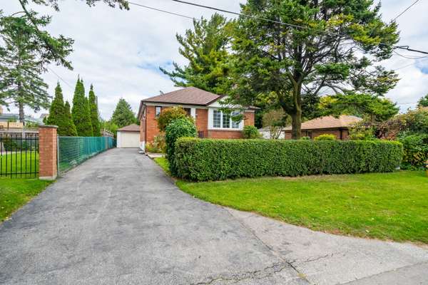 312 Dalesford RD, Toronto W07, ON M8Y 1G7