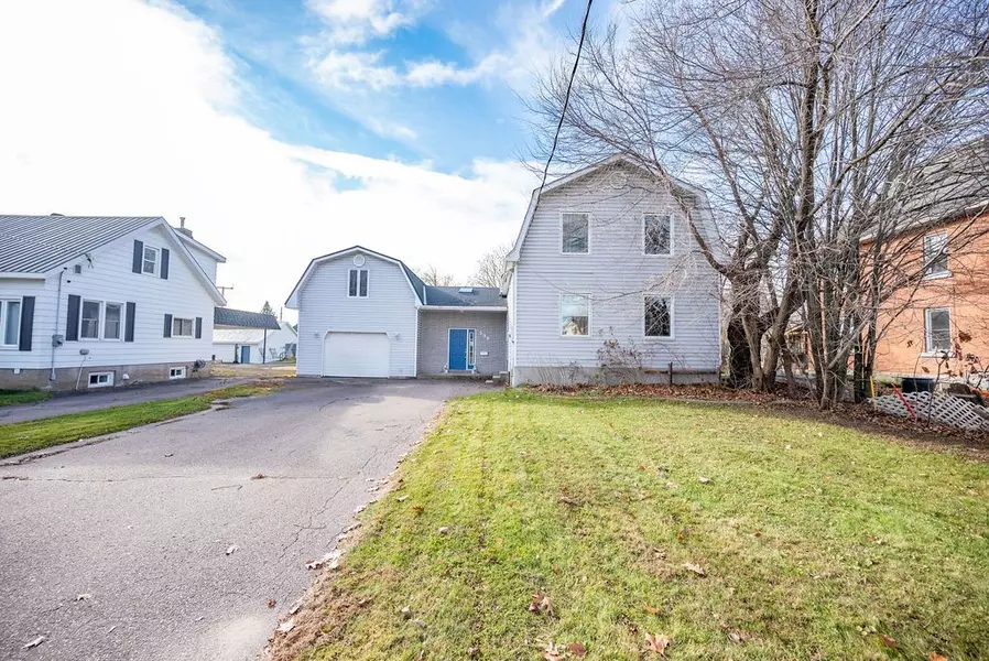 590 Boundary RD, Laurentian Valley, ON K8A 6M6