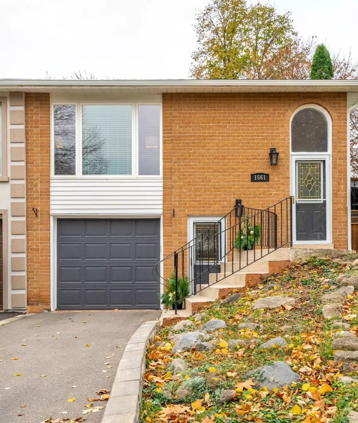 Burlington, ON L7M 1P1,1561 Newlands CRES