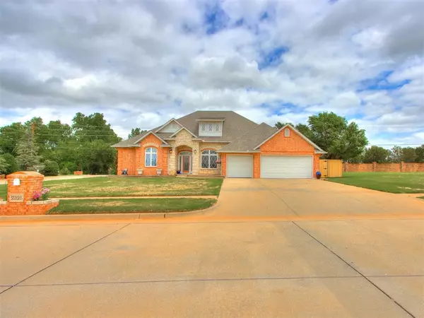 2325 W Mickey Drive, Mustang, OK 73064