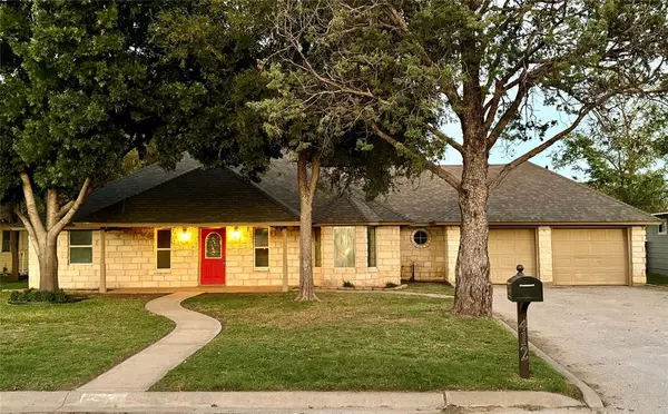 412 S Walnut Street, Eastland, TX 76448