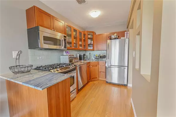 Rockaway Park, NY 11694,150 Beach 123rd ST #3R