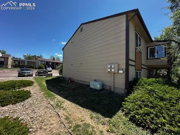 Colorado Springs, CO 80915,875 Hathaway DR