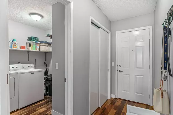 Calgary, AB T2N 0A7,1032 1 AVE NW #6