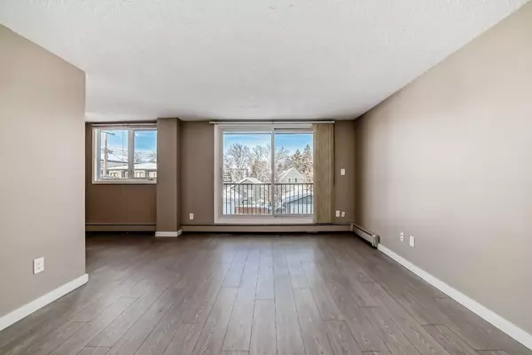 Calgary, AB T2E0J3,310 4 AVE NE #303