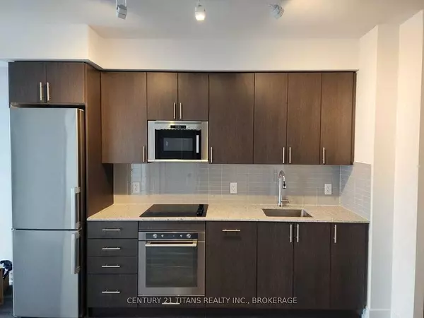 Oshawa, ON L1L 0R5,2550 Simcoe ST E #2512