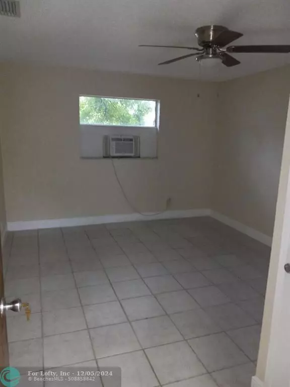 Pompano Beach, FL 33060,890 SW 6th Ct