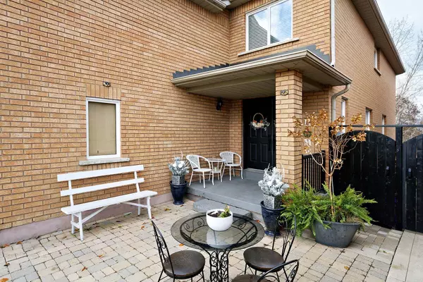 Vaughan, ON L4H 1K1,370 Royalpark WAY