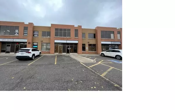 15 Sun Pac BLVD #19, Brampton, ON L6S 5P6