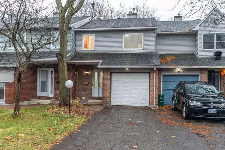 29 Bourne ST, Barrhaven, ON K2J 3H6