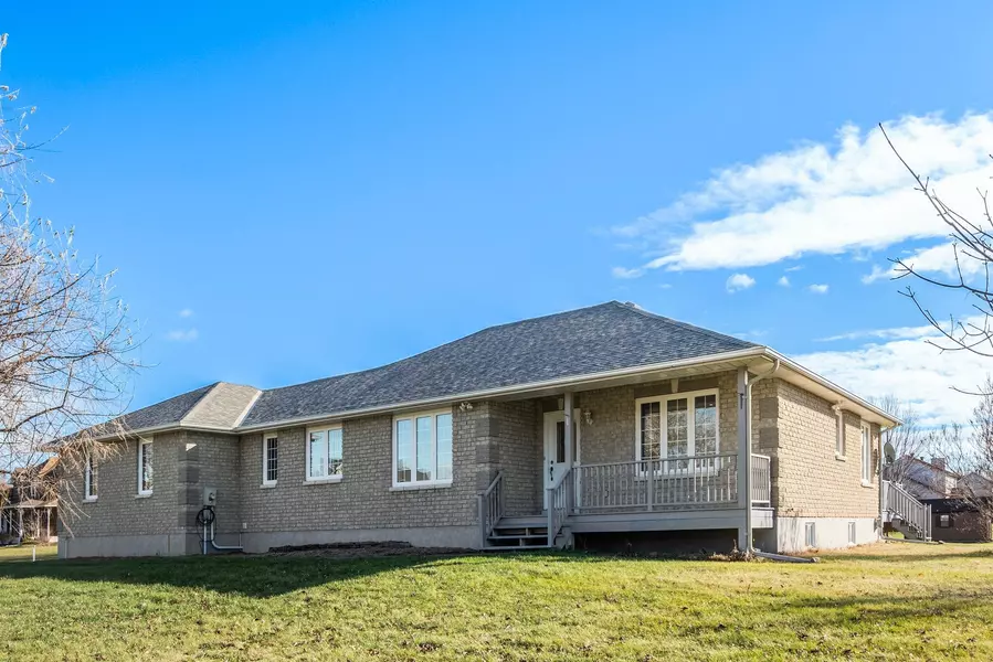 14 Garrison DR, North Grenville, ON K0G 1J0