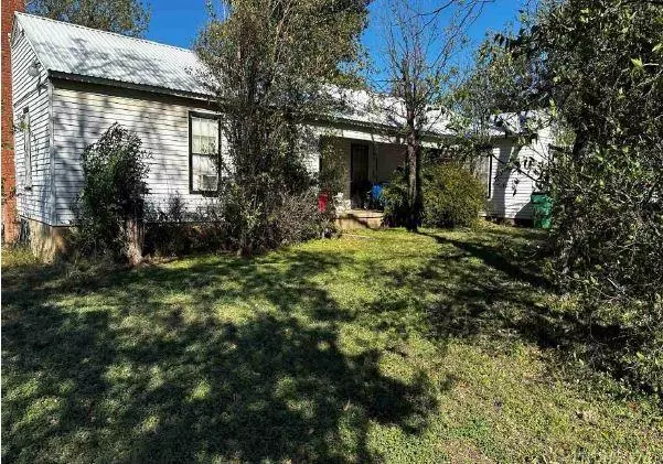 Coleman, TX 76834,417 E 10th Street