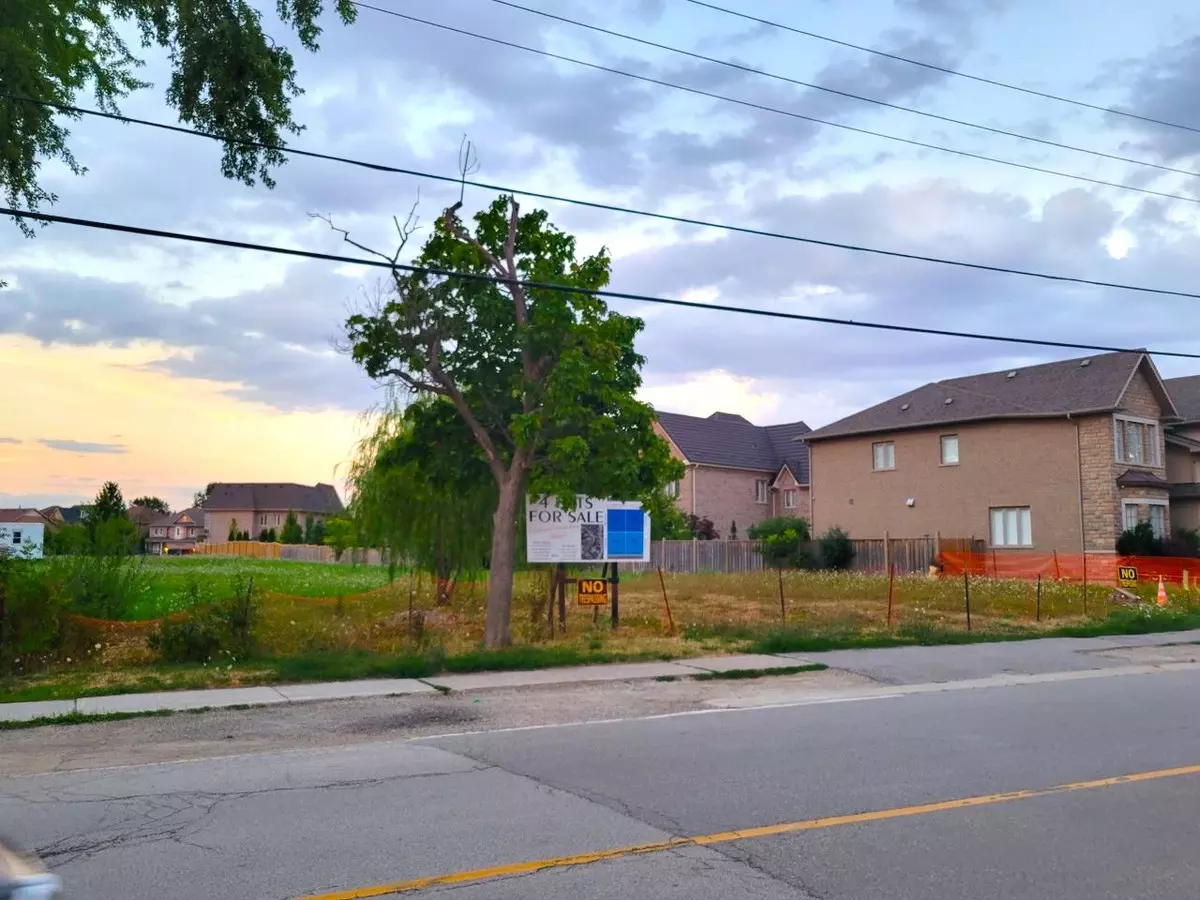 Mississauga, ON L4W 2Y4,6833 Second Line W